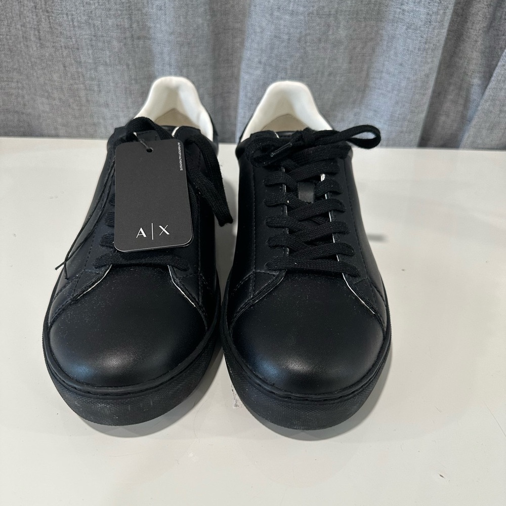 Men’s Armani Exchange black low rise leather lace-up sneakers. Size 12  …